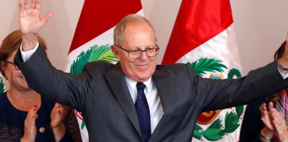 Peru Cumhurbaşkanı, Kongre'de sekiz oyla simdilik ofiste kaldi