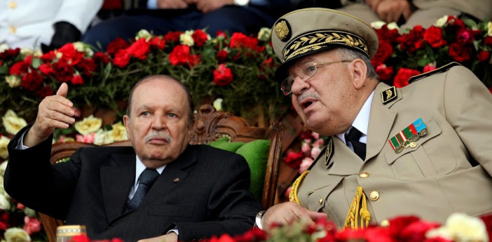 Cezayir Ordusu, Bouteflika'yı dusurmek için Anayasa'yı kullandi